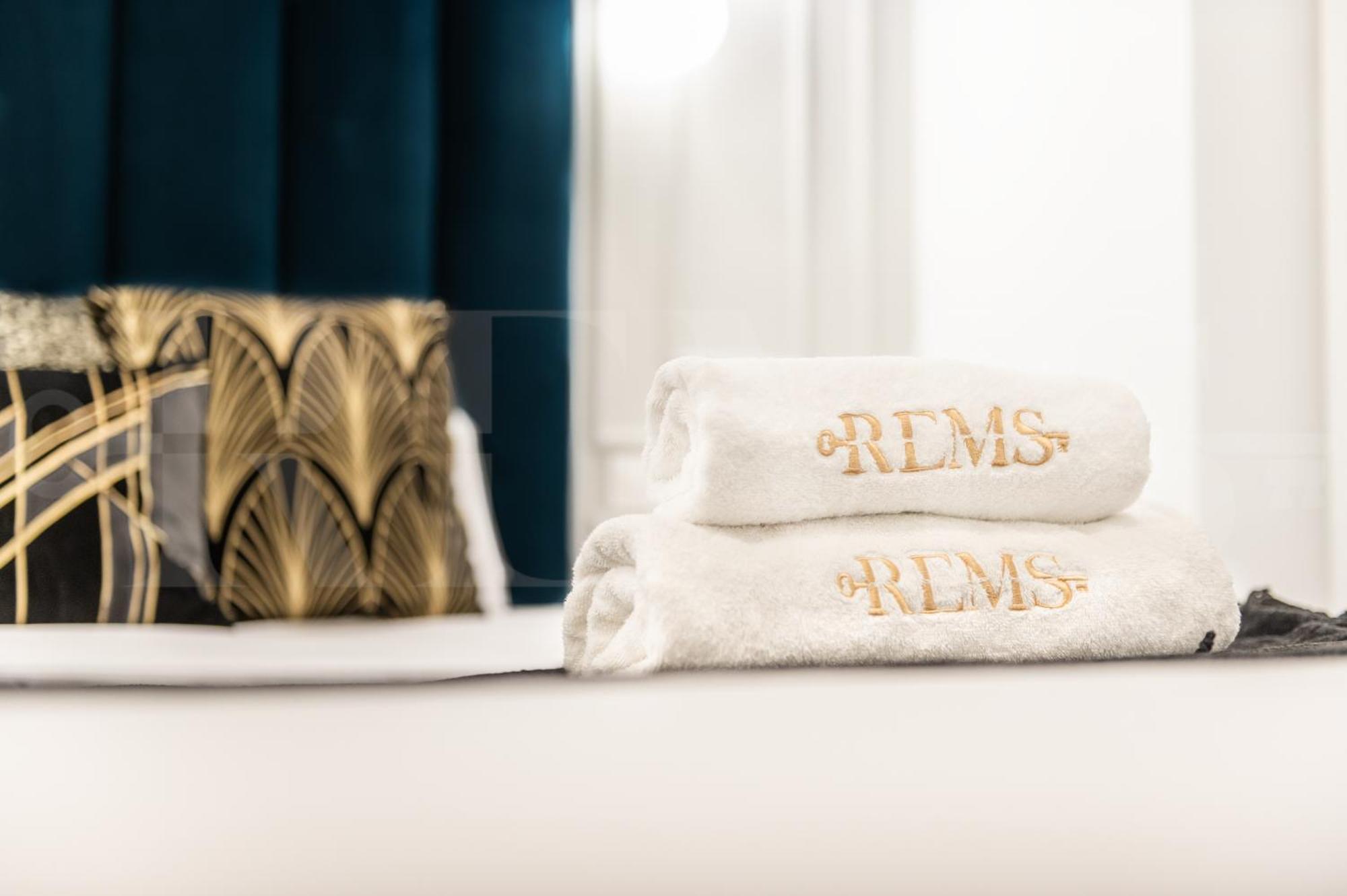 Glamorous Flat In The Heart Of Malaga By Rems Exterior foto